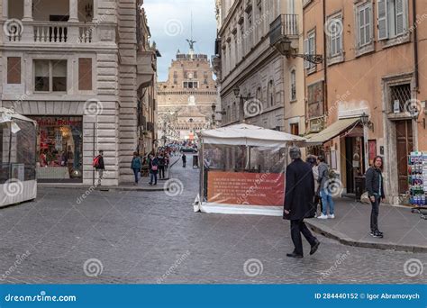 via del banco di santo spirito 12 gucci|Maison Gucci recupera Raffaello .